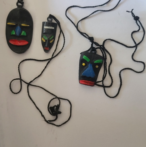 Lot of 3 1930s Polynesian Maori Mask Pendants - Picture 7 of 7